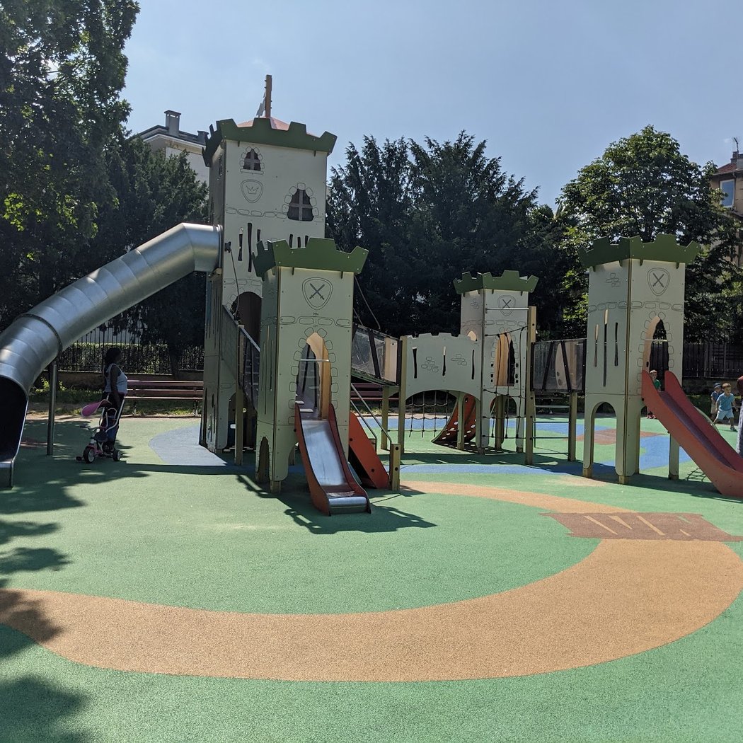 Square et Aire de jeux - Parc du Château 1