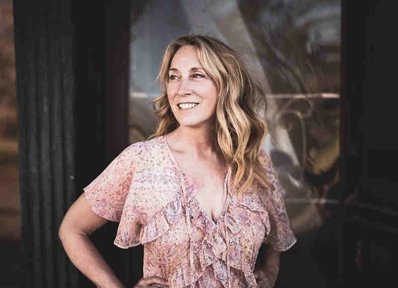 Amy Speace Salon Stage 1