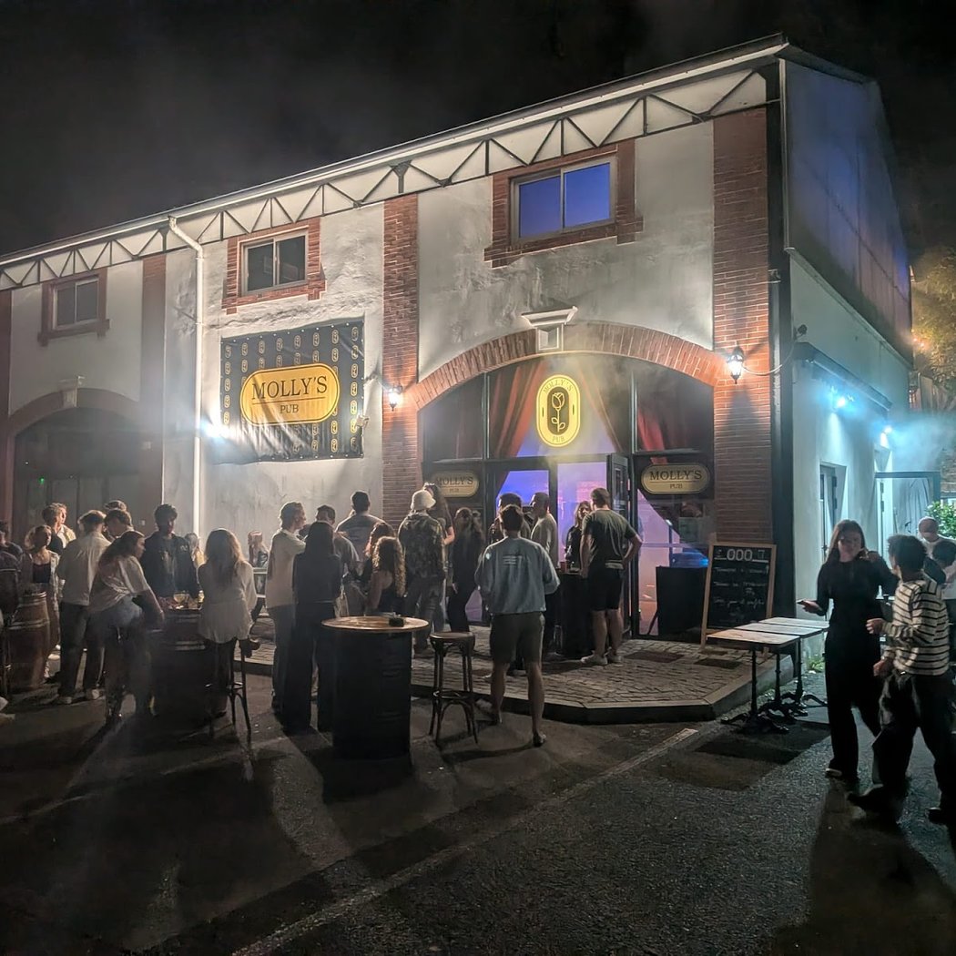 10 Circus Street at Molly's Pub