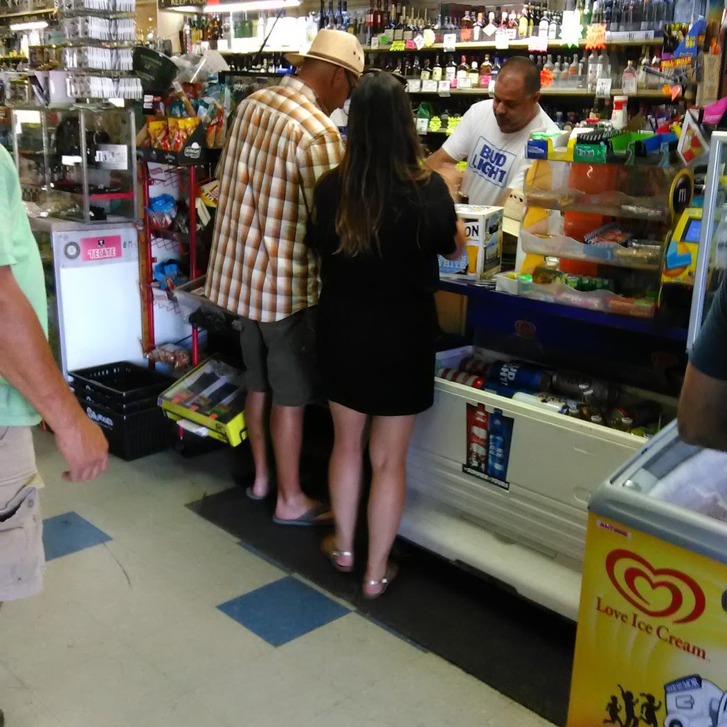 Sun Valley Market 1