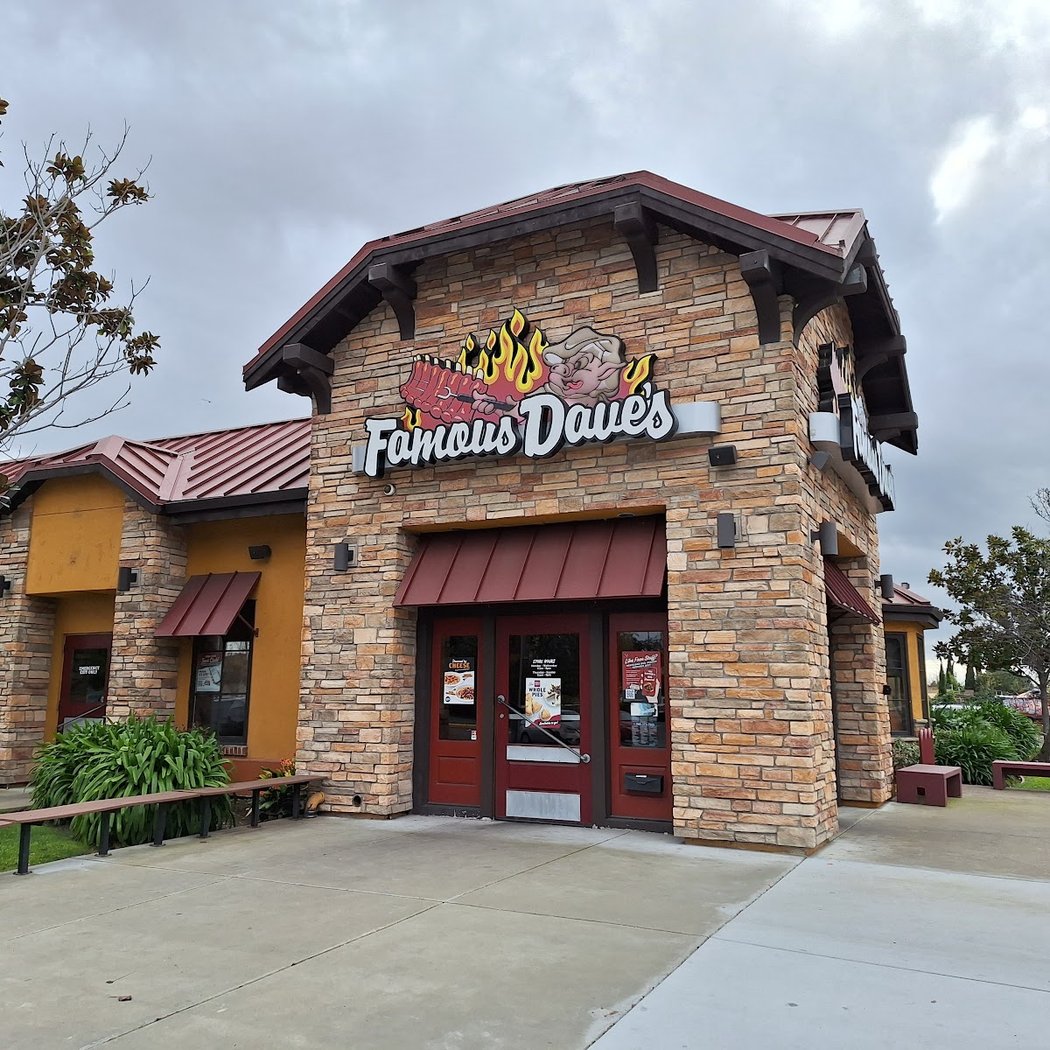 Famous Dave's Bar-B-Que 2