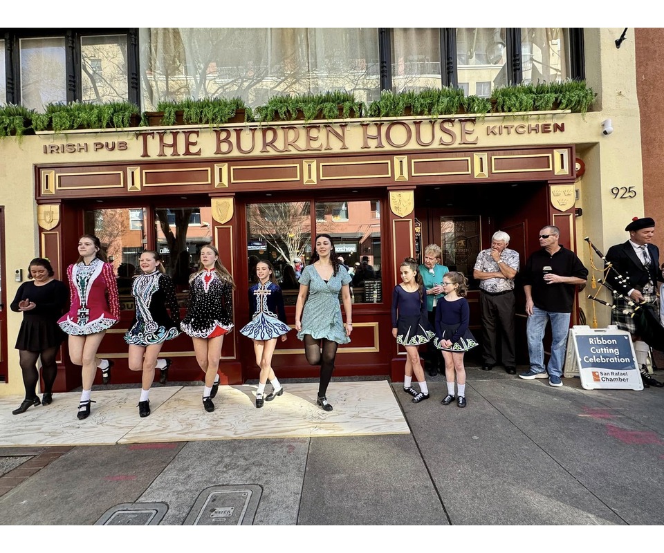 The Burren House Irish Pub & Kitchen 2