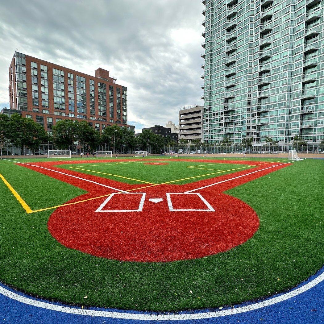 Gantry Plaza State Park - Sports field 1