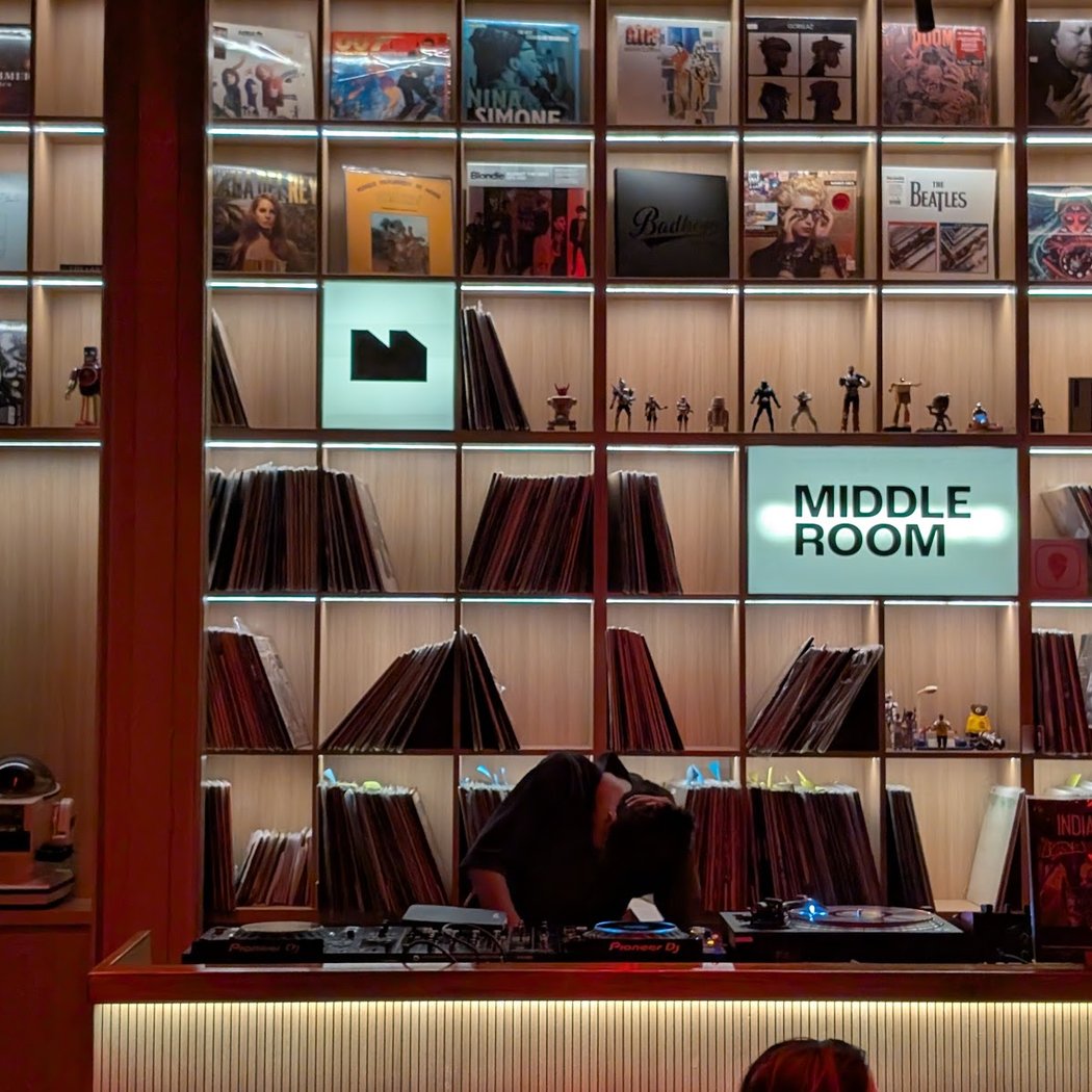 Middle Room | Listening Room 2