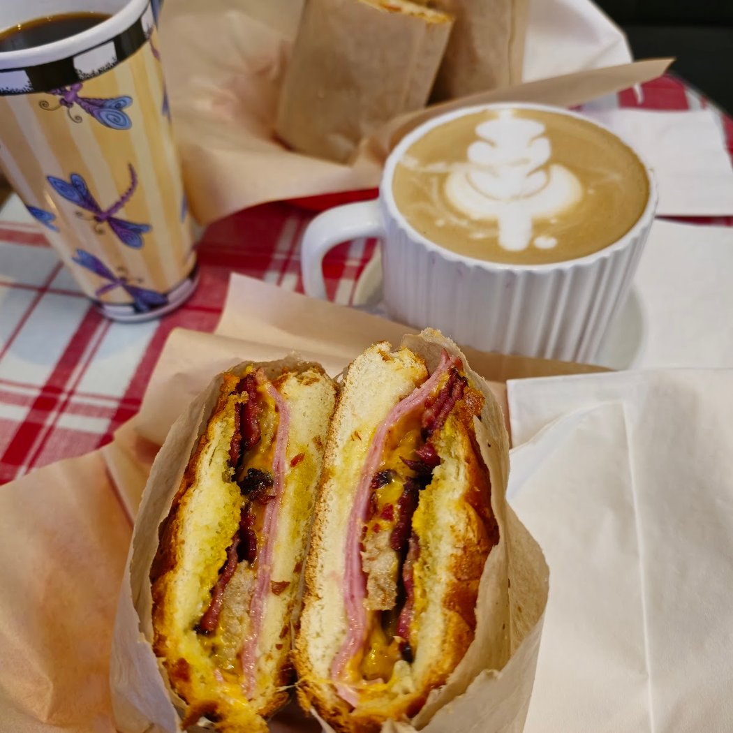 Cafe Encore: Coffee, Breakfast, and Lunch Delights 1