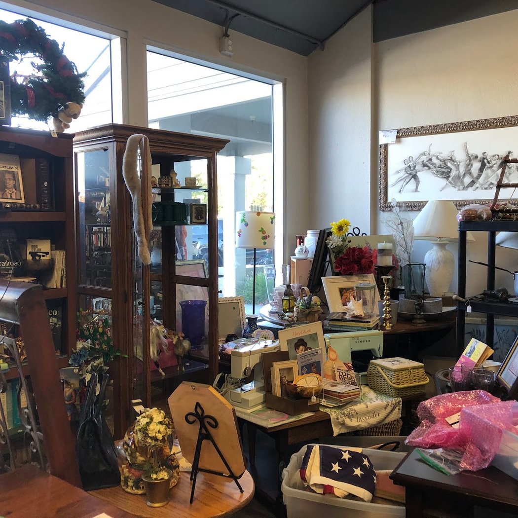Pleasant Hill Chamber of Commerce: Hospice of the East Bay Thrift Shoppe 3