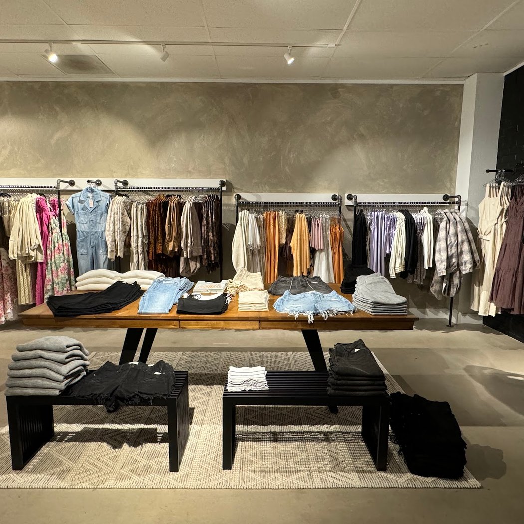 Shop Remi B 1