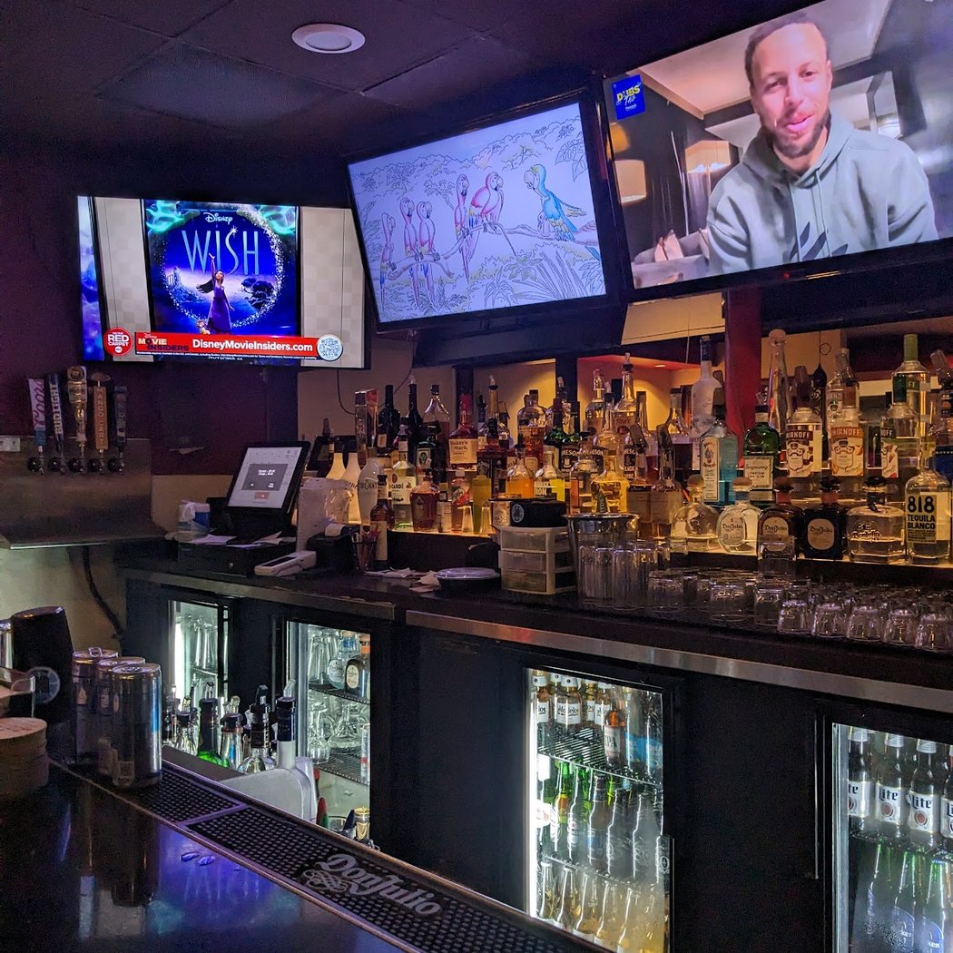 The Pearl Lounge 3