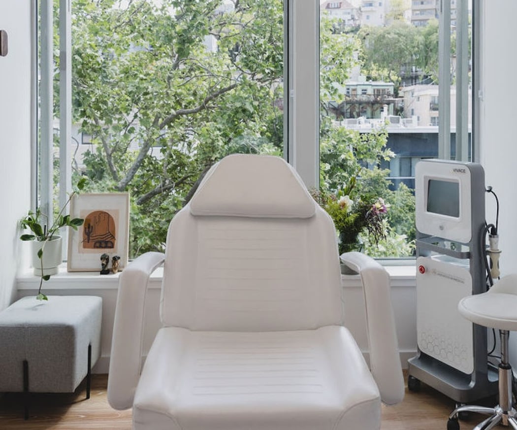 Refine Anti-Aging Medicine and Aesthetics 3