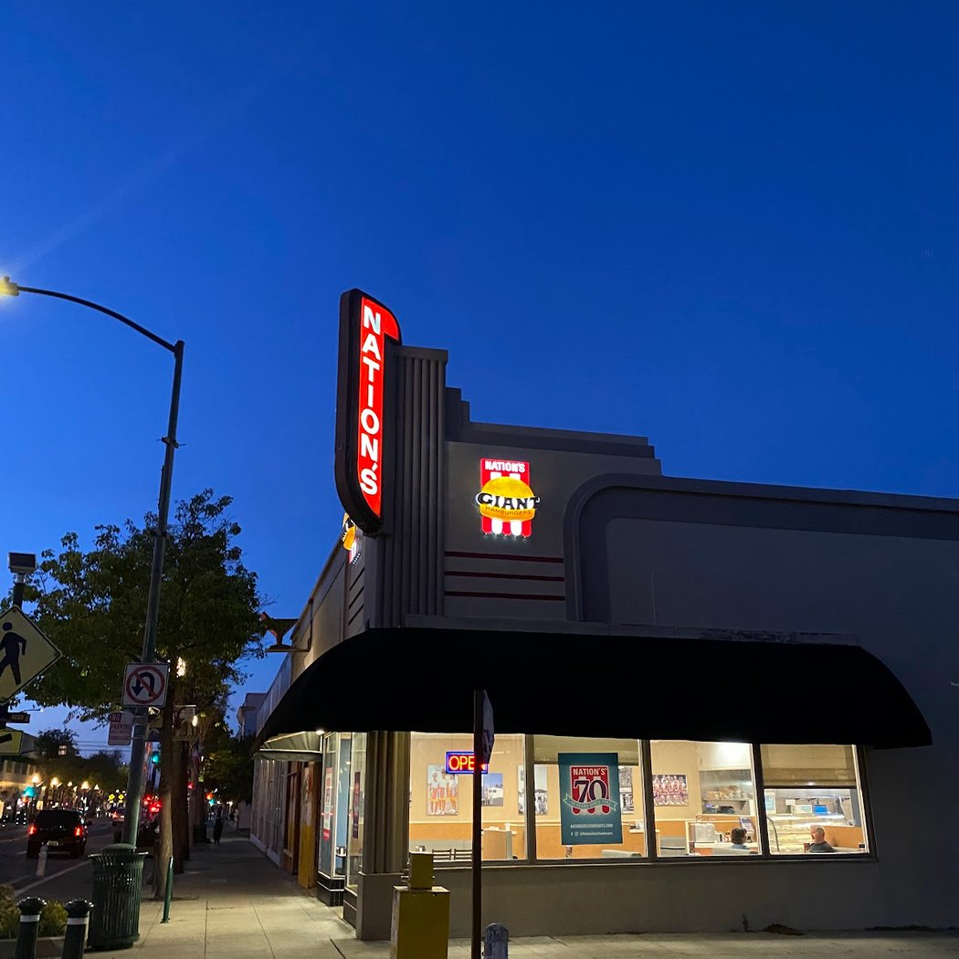 Nation's Giant Hamburgers & Great Pies 2