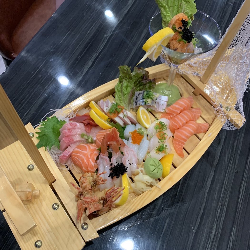 Happy Ramen and Sushi 1
