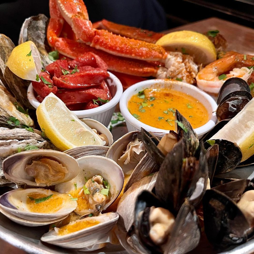 Off The Hook Raw Bar & Grill 1