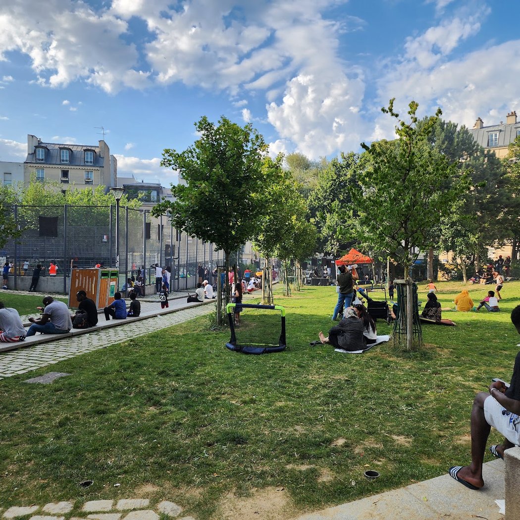 Square Léon 3