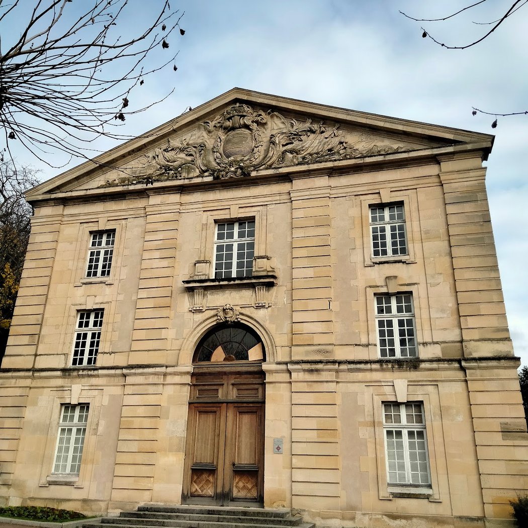 Fronton de la caserne Charras 2