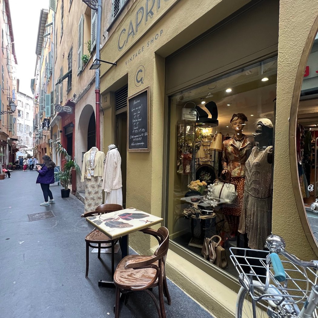 Caprice Vintage Shop 2