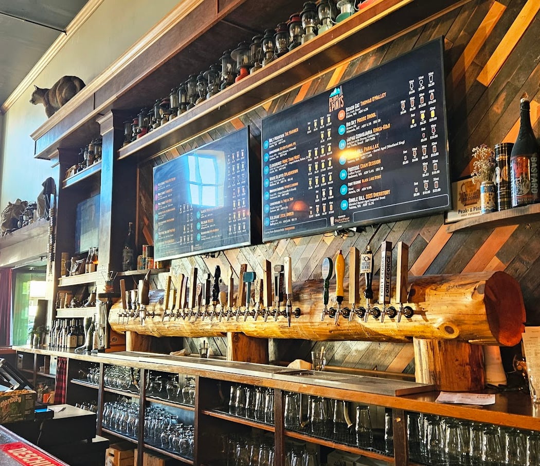 Peaks & Pints Tacoma Craft Beer Bar, Bottle Shop & Restaurant 3