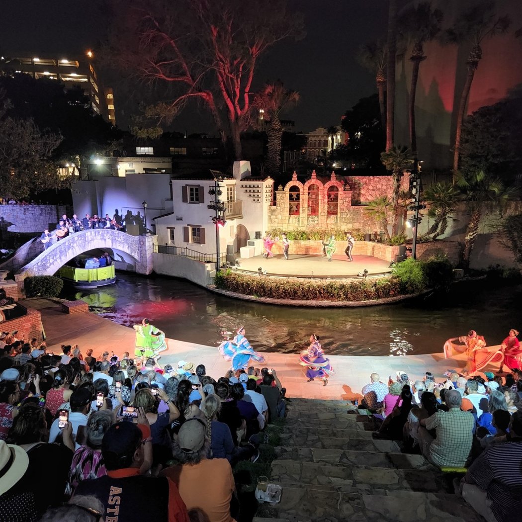 Fiesta Noche del Rio 3