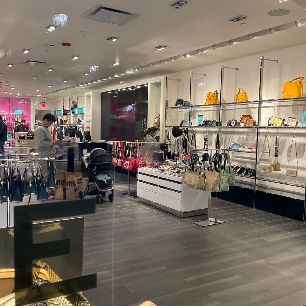 Marc Jacobs - Woodbury Common Premium Outlets 3