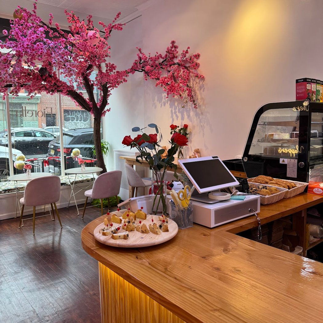 Fiorella Coffee & Flower Shop 3