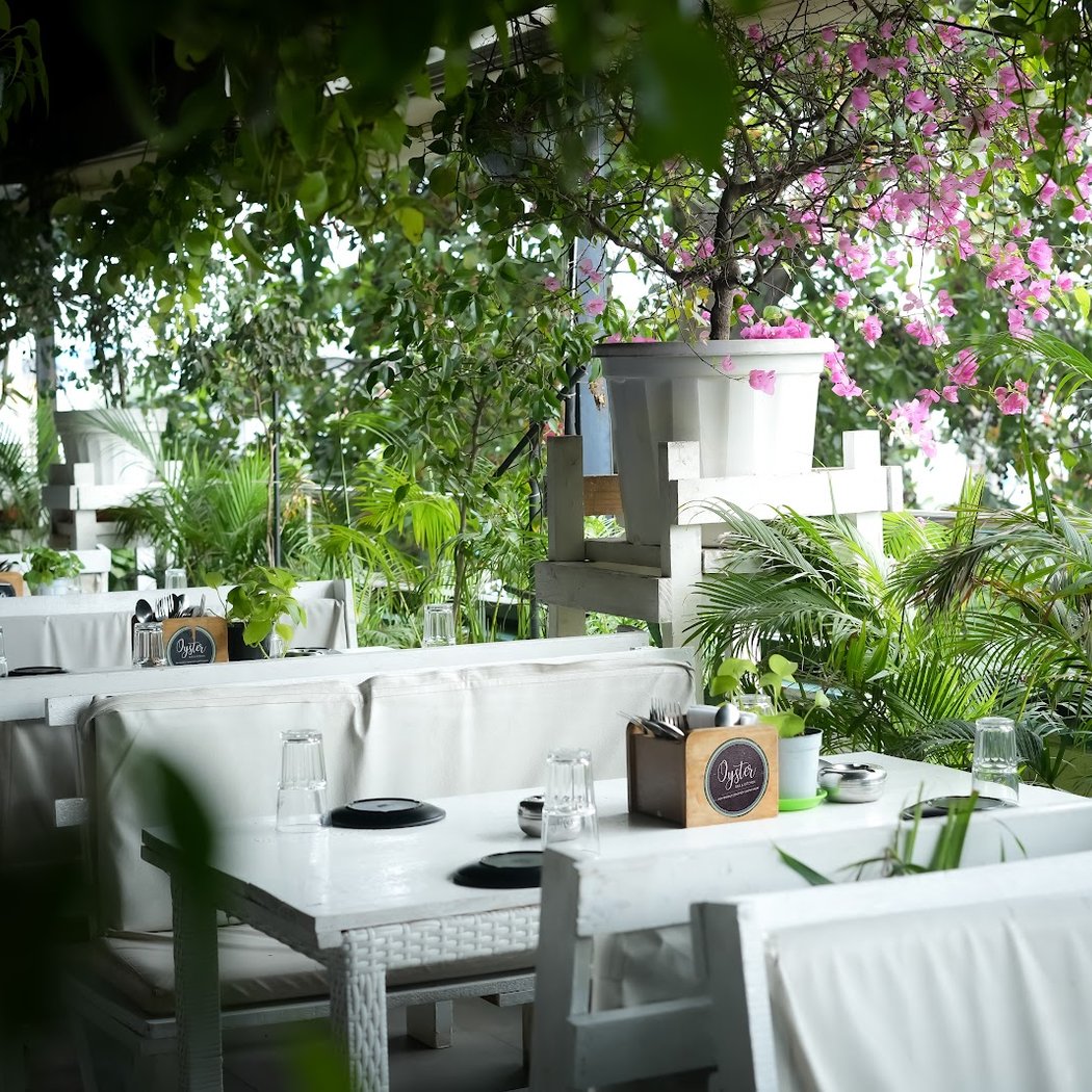 Oyster, Bar & Kitchen 2