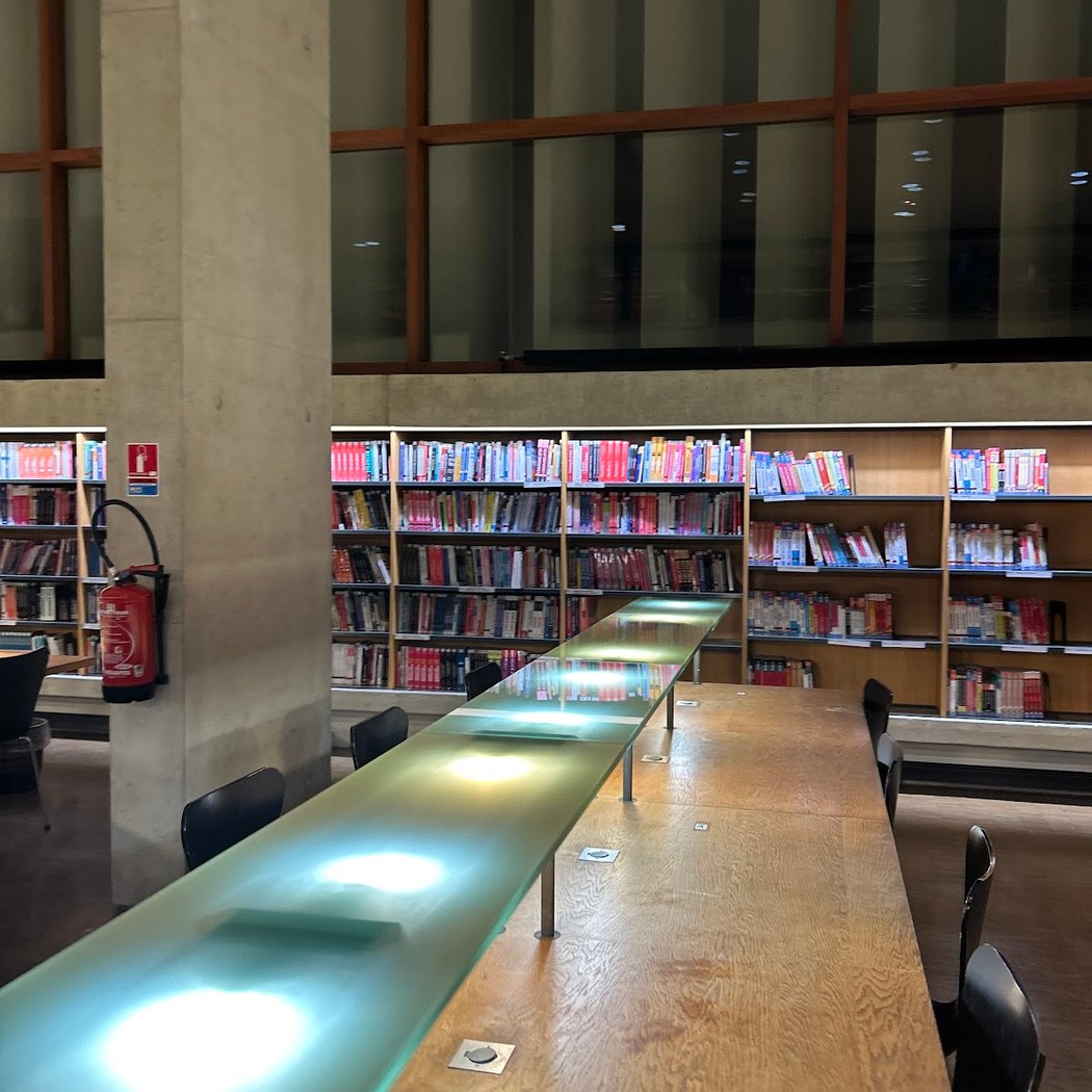Bibliothèque universitaire Sceaux : Droit, Economie, Management - Université Paris-Saclay 1
