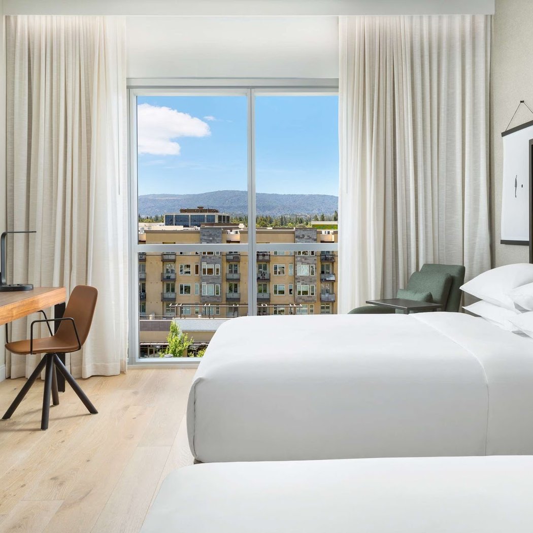 Hyatt Centric Mountain View 3