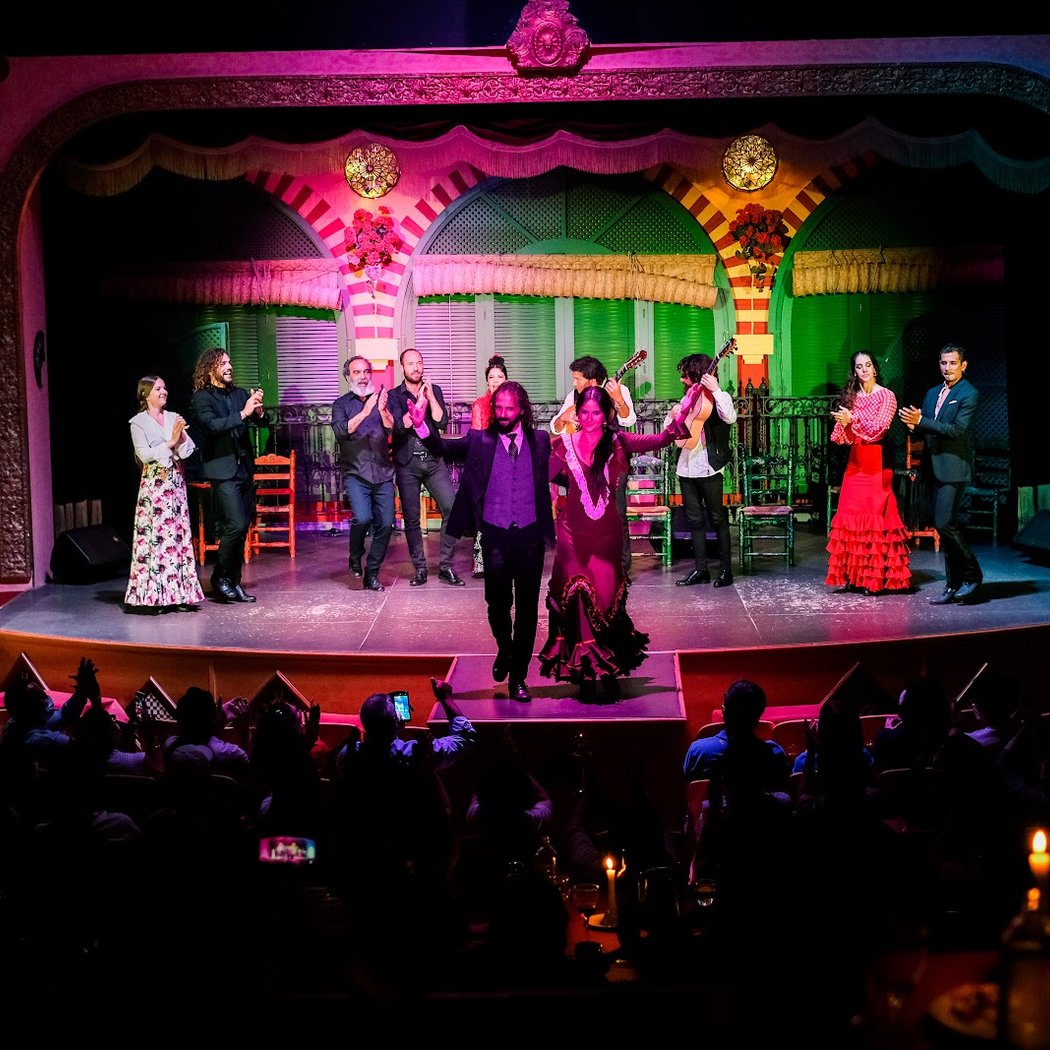 Esencia de Sevilla: Cerámica, Flamenco y Artesanía 2
