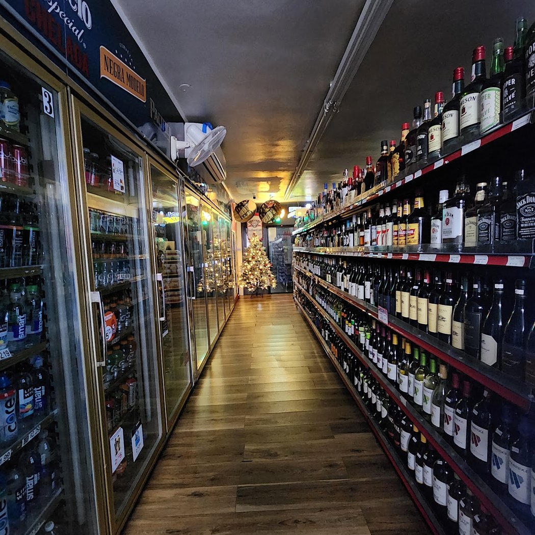 Molly's Gourmet Market & Deli 3