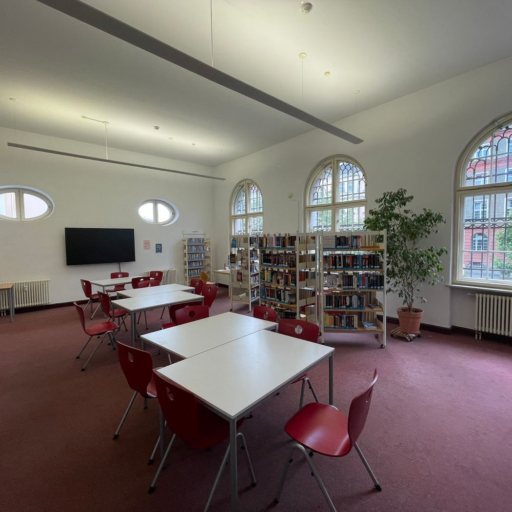Janusz-Korczak-Bibliothek 1