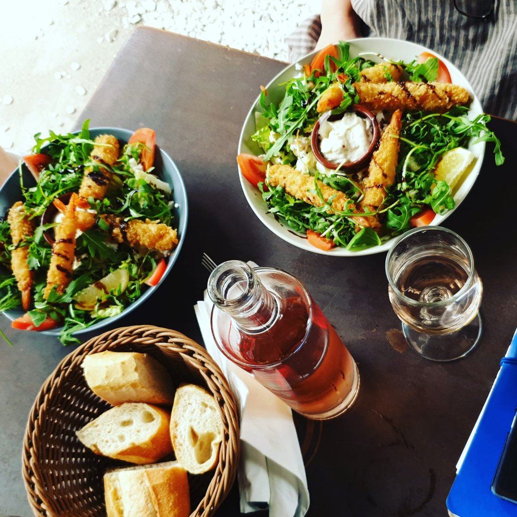 Chez Agnes - Bar Restaurant Au bord de l'eau 3