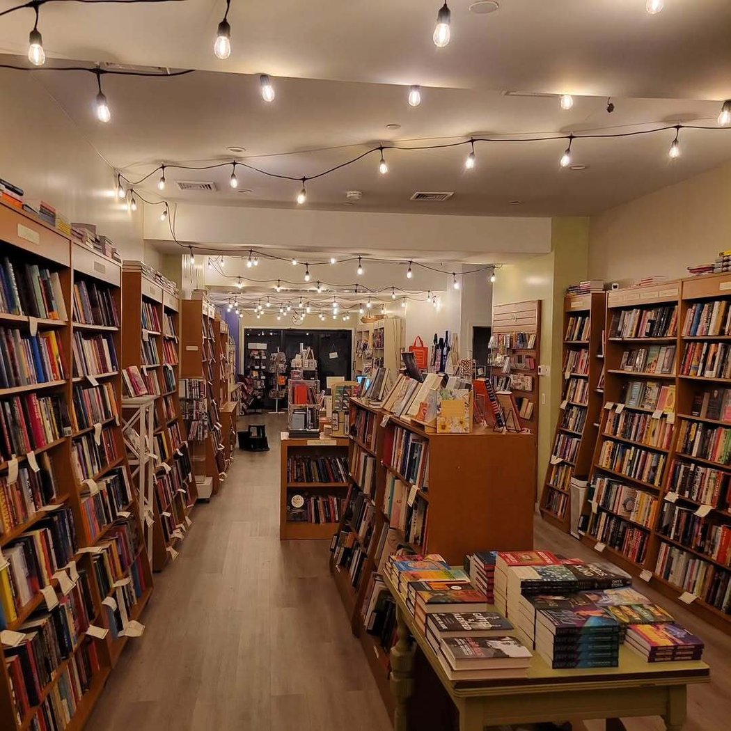 Date Night at Astoria Bookshop 1