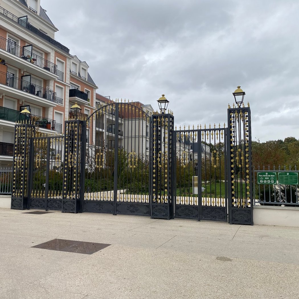 Grand portail du parc Anne de Kiev 1