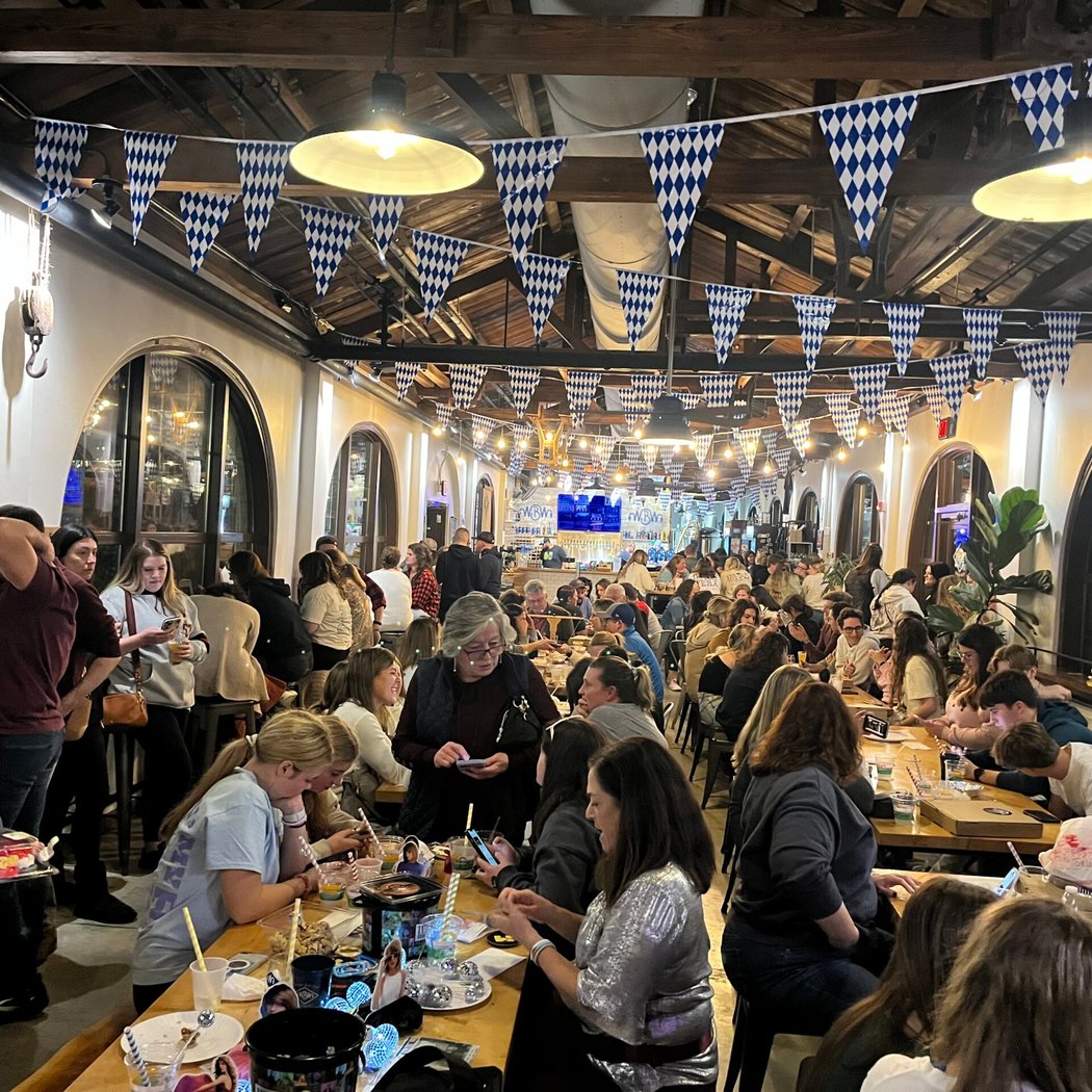 Trivia Night at LSA Burger Co. 1