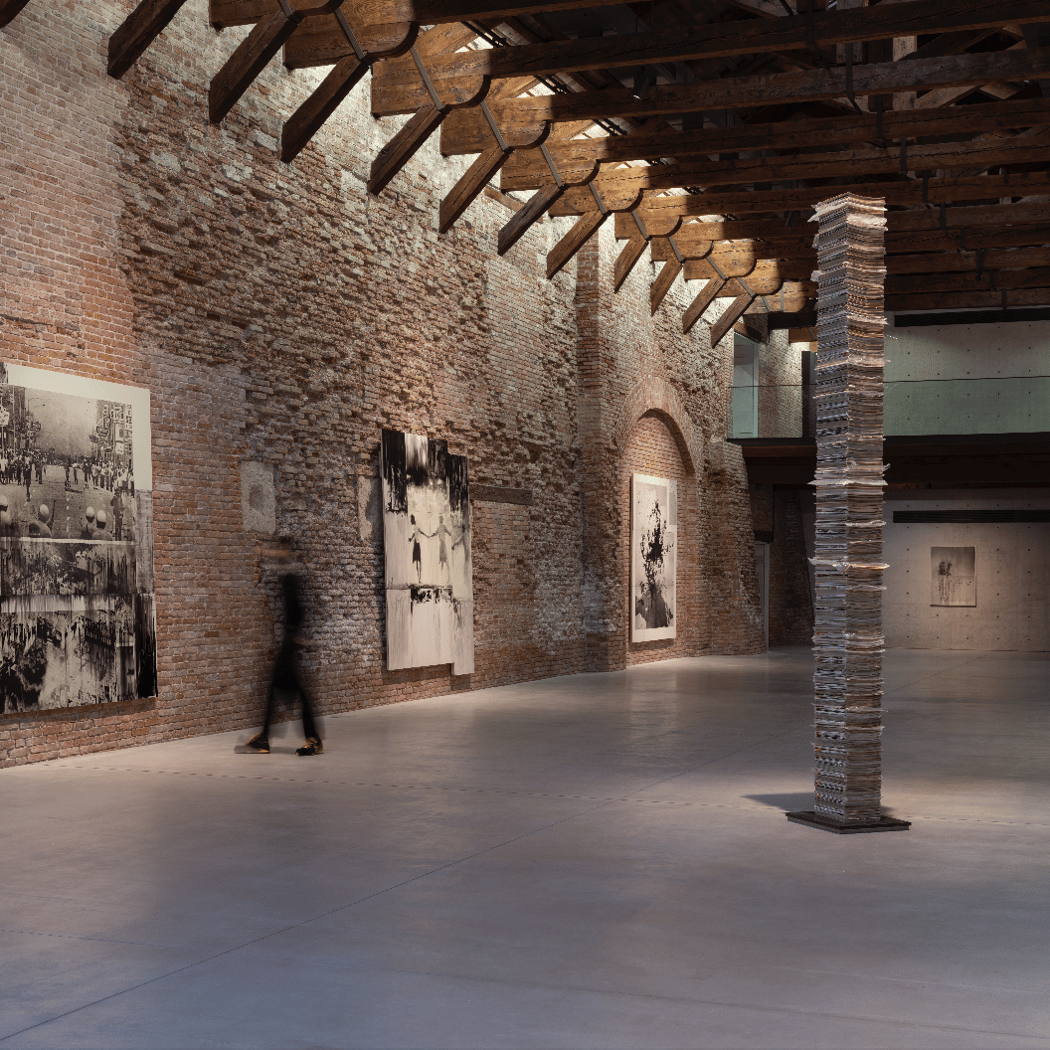 Lorna Simpson Exhibition 2