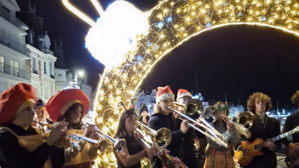 Inauguration du Marché de Noël avec la fanfare « Les irréductibles » 1