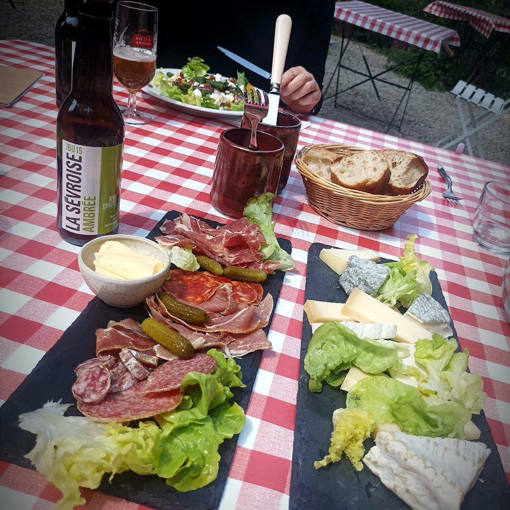 Les 3 Marronniers, café associatif 1