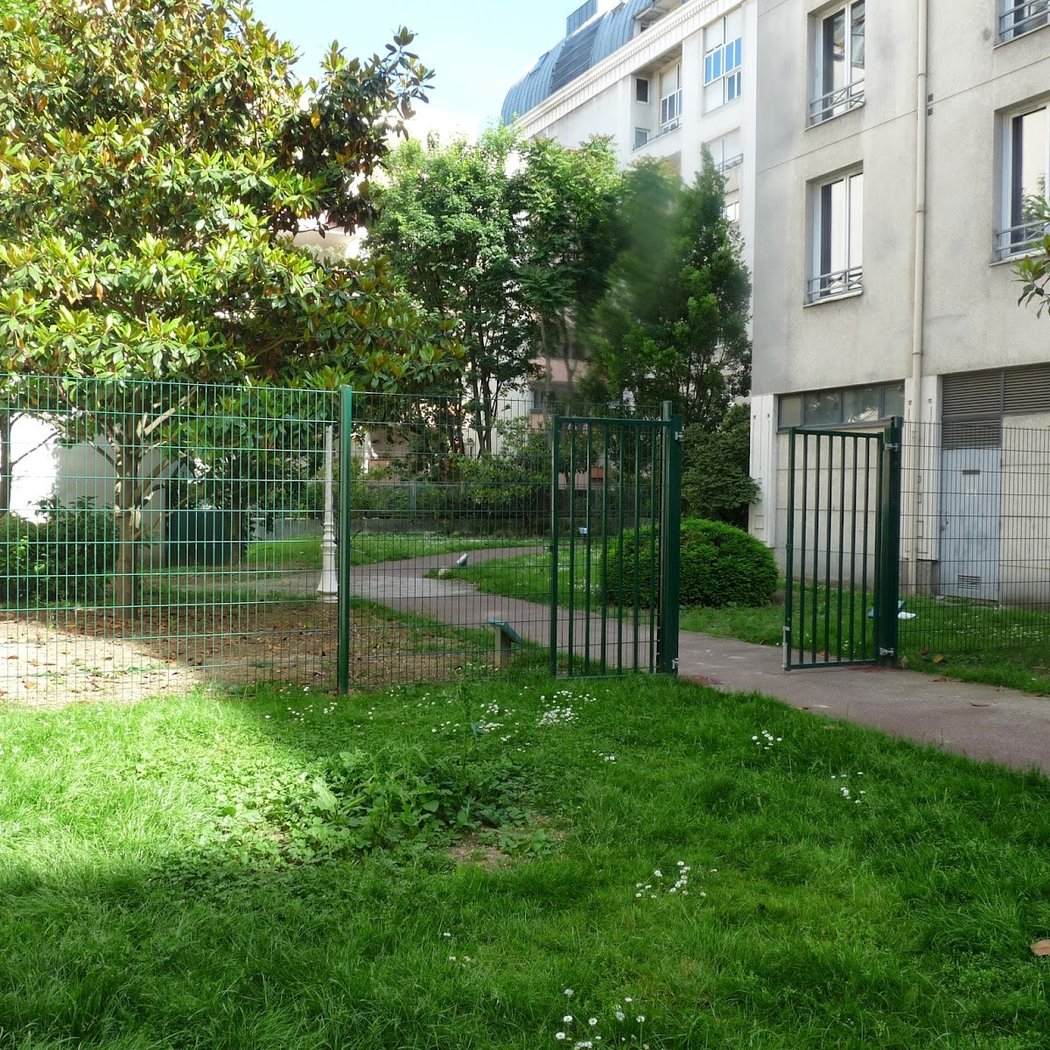 Square Bouzerait 1
