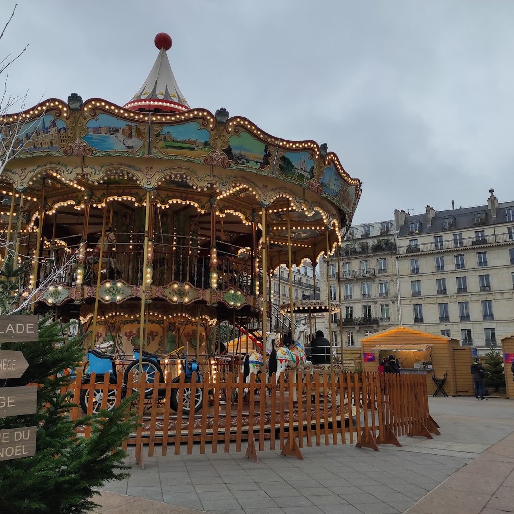 Place de l'Hôtel-de-Ville 3