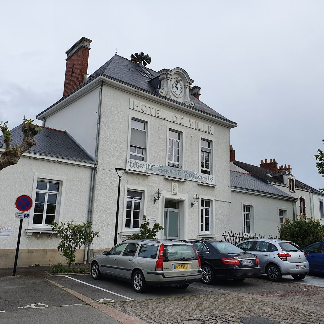 Mayor of Couëron 2