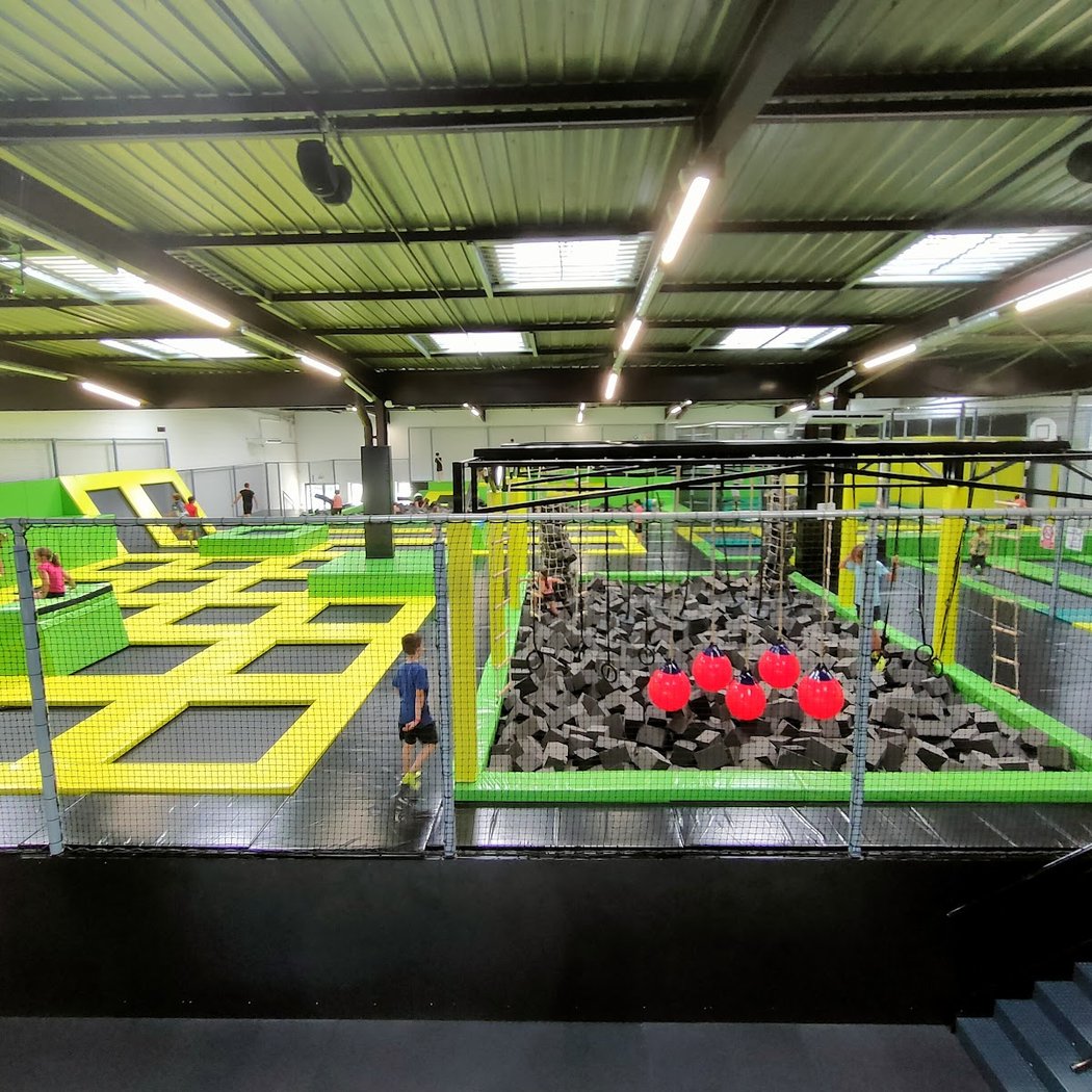 Positive PARK - Jump & Challenge - Trampoline Park & Warrior Park - Laser Game 3