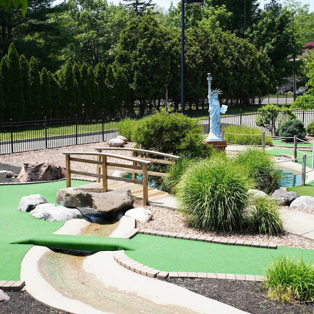Paramus Mini Golf 1