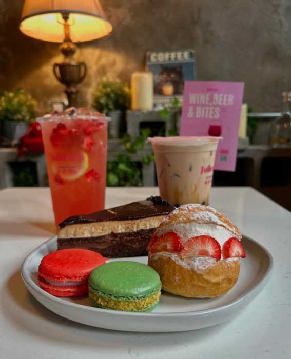 Julieat's Bubble Tea & Dessert Cafe 1