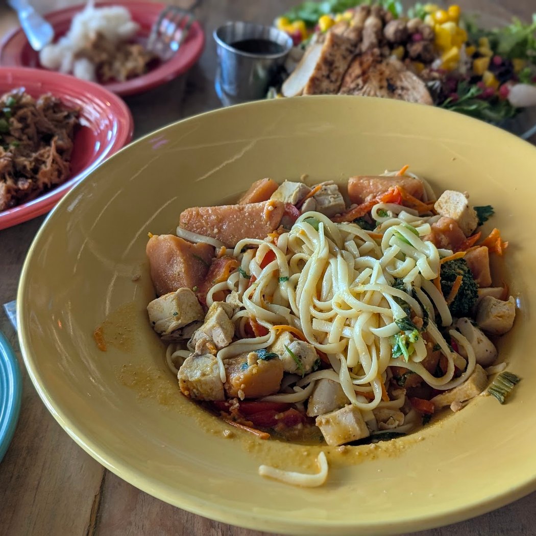 Makai Island Kitchen & Groggery 3