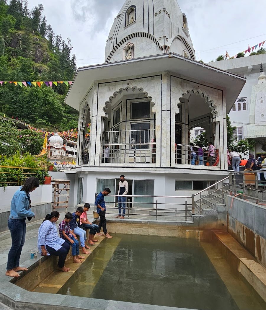 Manikaran Hot Water Pool 4