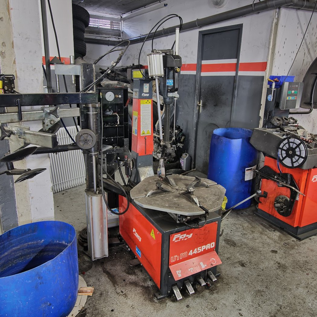 M PERF GARAGE SPECIALISTE MERCEDES ILE DE FRANCE - REPARATEUR GPL VOITURE - REPROGRAMMATION MOTEUR 3