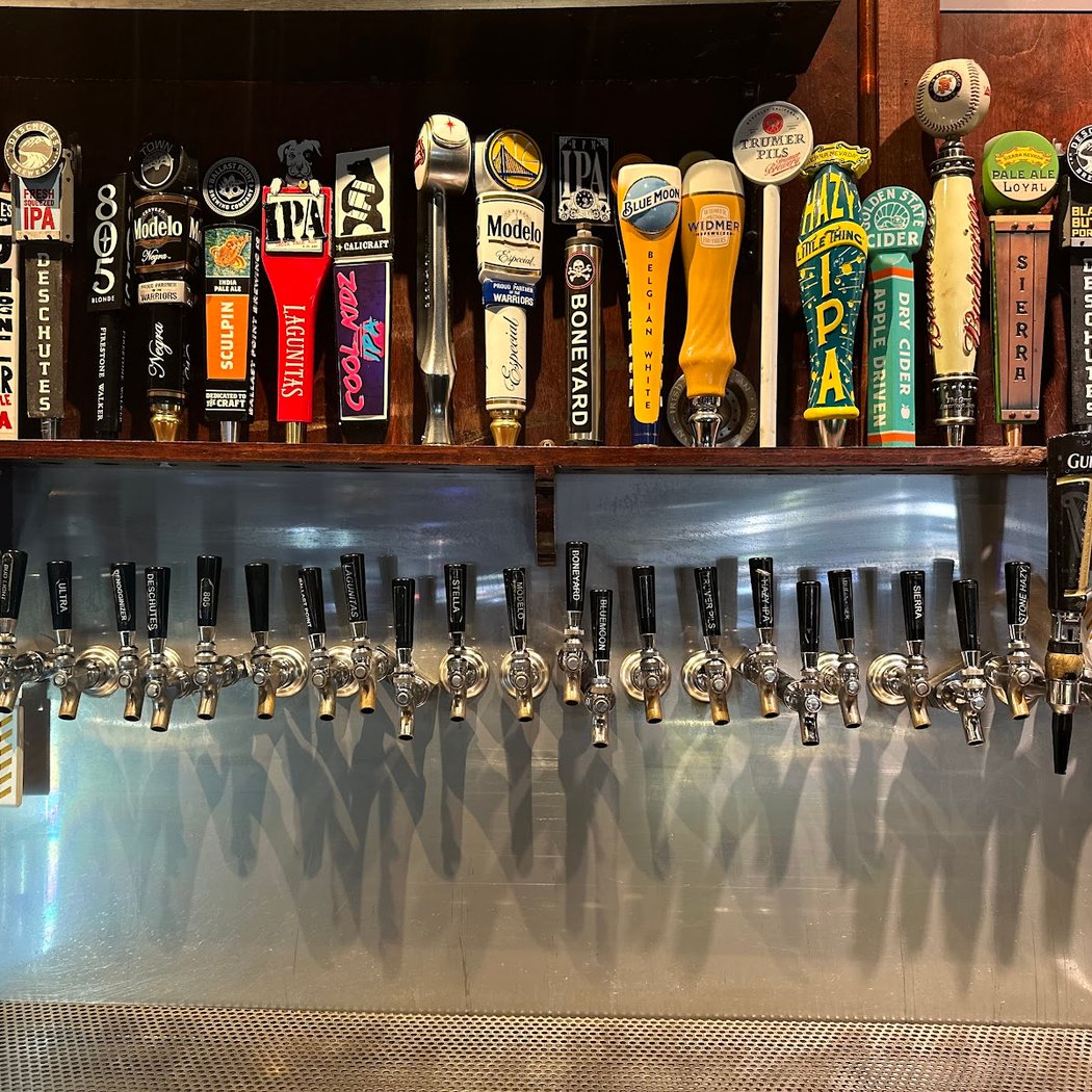 Masses Sports Bar & Grill 1