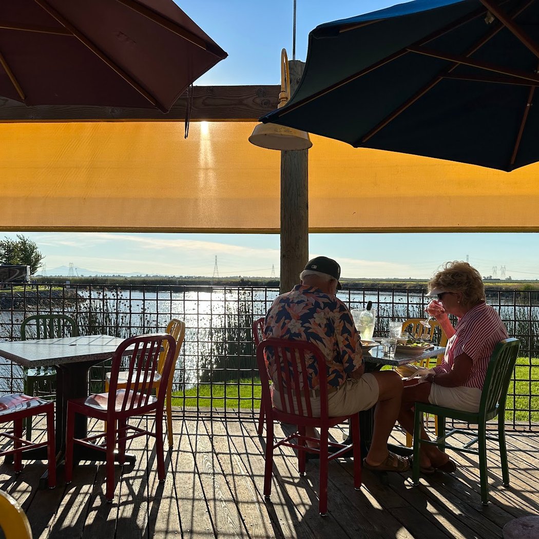 Garlic Brothers Restaurant and Bar 2