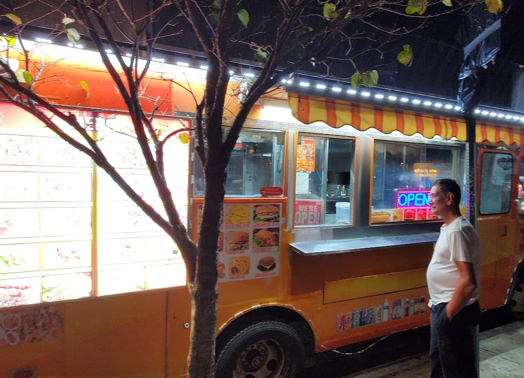 Zakis Halal Food Truck 2