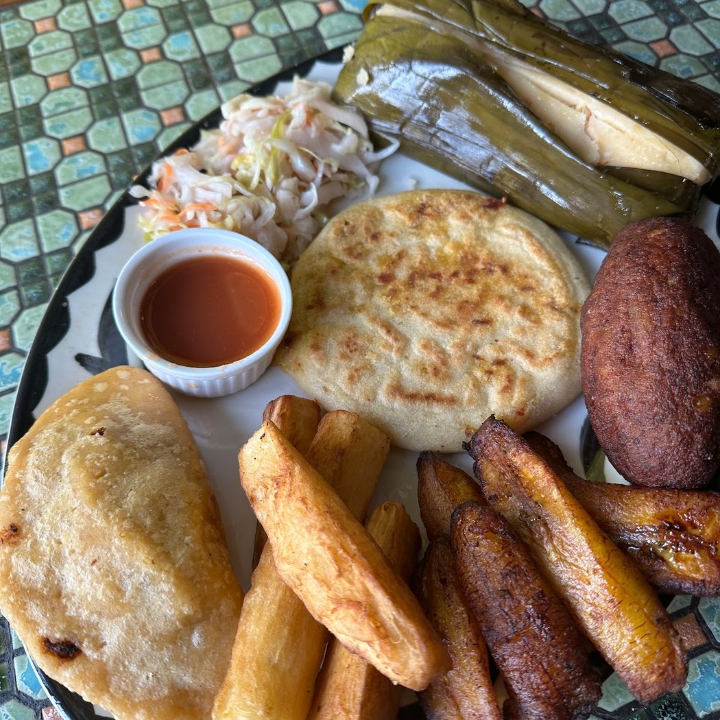 El Chalateco Restaurant 3