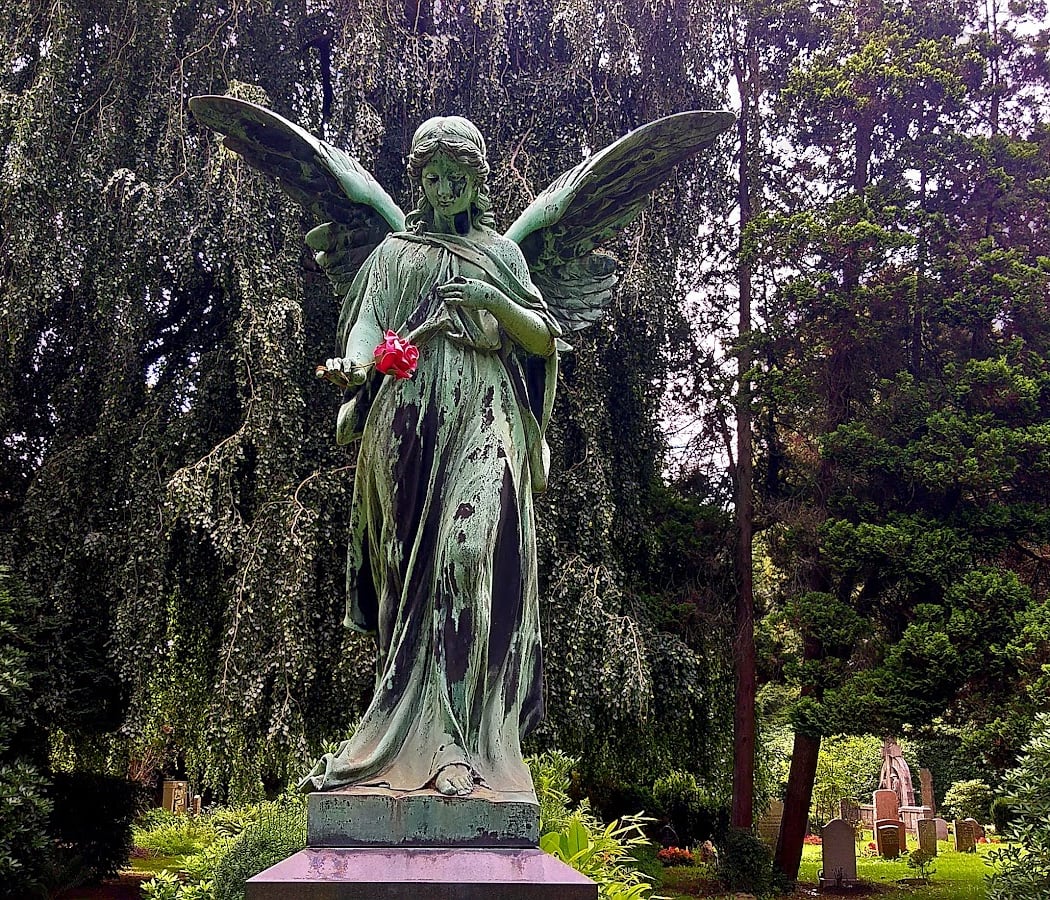 Promis, Park und Pfeffersäcke: Eine besondere Führung über den Friedhof Ohlsdorf